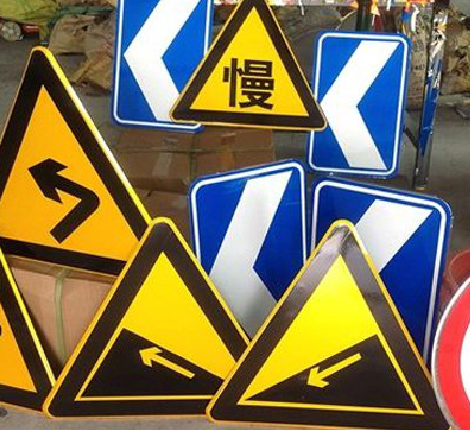 连云港标识标牌中颜色的确定是很重要的。